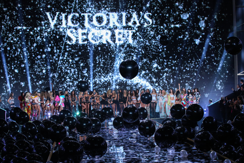 Victoria’s Secret ‘sorry’ for transgender model comments